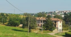 Cascina con vista vigneti