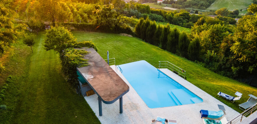 Villa Architetti con torre privata