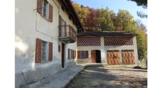 Affascinante Cascina con Fienile